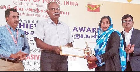 மதுரையில் அஞ்சல்துறை சார்பில் சாதனை விருதுகள் வழங்கும் விழா :