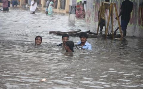 வளர்ச்சித் திட்டங்கள், ஆக்கிரமிப்புகளால் சென்னையில் வெள்ளநீர் தேங்கும் பகுதிகள் அதிகரிப்பு: நிரந்தர வெளியேற்றும் கட்டமைப்பை ஏற்படுத்த வல்லுநர் கோரிக்கை