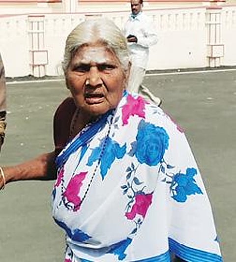 மூதாட்டி சிந்தாமணி.