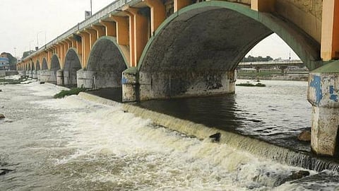 கனமழை காரணமாக மதுரை, விருதுநகரில் பள்ளி, கல்லூரிகளுக்கு விடுமுறை