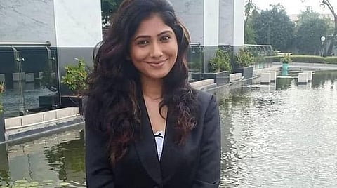 காதலர் பணமோசடி செய்ததாக நடிகை ஜூலி போலீஸில் புகார்