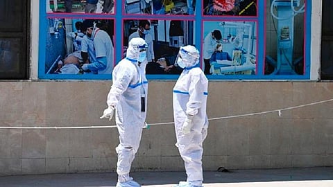 இந்தியாவில் கடந்த 24 மணி நேரத்தில் 8,439 பேருக்கு கரோனா உறுதி: 195 பேர் பலி