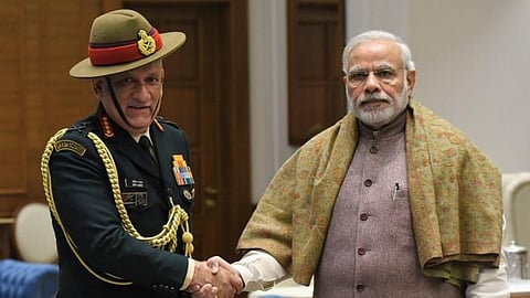 பிரதமர் மோடியுடன் மறைந்த முப்படைகளின் தளபதி பிபின் ராவத்