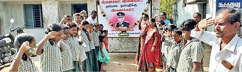 ஏந்தல் ஊராட்சி மன்ற அலுவலகத்தில் முப்படை தலைமை தளபதி உள்ளிட்டோருக்கு நேற்று அஞ்சலி செலுத்தப்பட்டது.