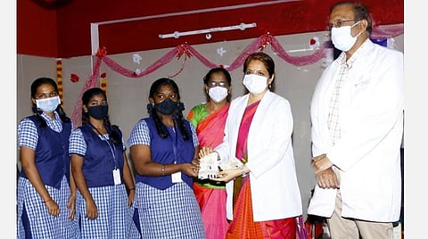 கரோனா தொற்று பாதுகாப்பு, பற்கள் பராமரிப்பு, நெகிழி தவிர்ப்பு: பள்ளியில் விழிப்புணர்வு முகாம்