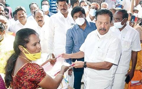 விழுப்புரம் சாலாமேடு ஈபிகாலனியில் கட்டப்பட்ட நியாயவிலைக்கடை கட்டிடத்தை அமைச்சர் பொன்முடி திறந்துவைத்தார்.