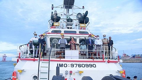 தூத்துக்குடி வஉசி துறைமுகத்தை ஆளுநர் ஆர்.என்.ரவி பார்வையிட்டார்