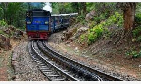 மண் சரிவால் மேட்டுப்பாளையம் - உதகை மலை ரயில் சேவை டிச.21 வரை ரத்து