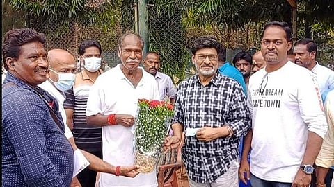 புதுச்சேரி முதல்வர் ரங்கசாமியைத் திரைப்பட இயக்குநர் கே.பாக்யராஜ் சந்தித்தார்.