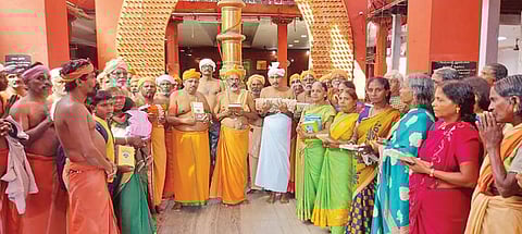 சாமிதோப்பு அய்யா வைகுண்டர் தலைமைப்பதியில் அகிலத்திரட்டு உதயதின விழா கொண்டாடப்பட்டது.