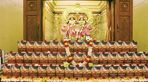 திருநெல்வேலி வண்ணார்பேட்டையில் உள்ள இஸ்கான் ஹரே கிருஷ்ணா கோயிலில் பகவத்கீதை உபதேசிக்கப்பட்ட திருநாள் சிறப்பு நிகழ்ச்சிகள் நடைபெற்றன.