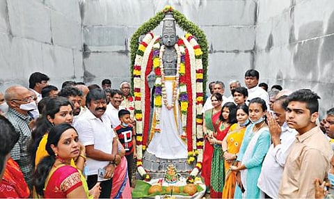 போச்சம்பள்ளியில் அனந்த பெருமாள் கோயிலில் நேற்று சிறப்பு பூஜைகளுடன் மூலவர் பிரதிஷ்டை நடைபெற்றது.