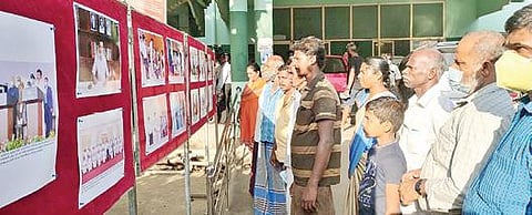 வில்லுக்குறியில் நடந்த தமிழக அரசின் திட்டங்கள் குறித்த புகைப்படக் கண்காட்சியை பொதுமக்கள் திரளானோர் பார்வையிட்டனர்.