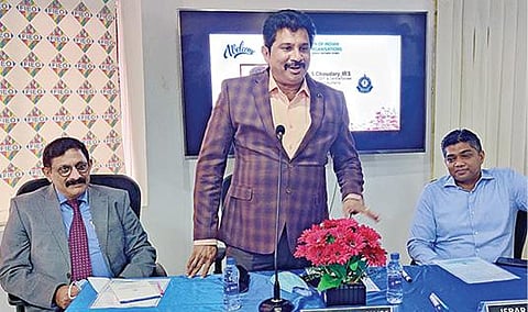 ஏற்றுமதியாளர்களின் பிரச்சினைகளுக்குத் தீர்வுகாணும் வகையில் சென்னையில் நேற்று நடைபெற்ற ஆலோசனைக் கூட்டத்தில் பேசினார் தமிழ்நாடு, புதுச்சேரி ஜிஎஸ்டி, கலால் மற்றும் சுங்கத் துறை தலைமை ஆணையர் எம்.வி.எஸ்.சவுத்ரி.