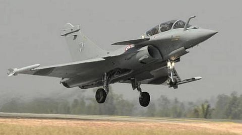 ரஃபேல் விமானத்துக்கான ஏவுகணை வழங்குவதில் தாமதம்; பிரான்ஸ் நிறுவனத்துக்கு ரூ.8.53 கோடி அபராதம்: மத்திய பாதுகாப்பு அமைச்சகம் நடவடிக்கை