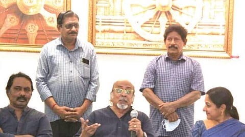 360: ‘கோடு’ ஒருங்கிணைப்பில் குழு ஓவியக் கண்காட்சி