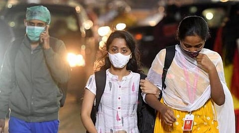 ஒமைக்ரான் தடுப்பு நடவடிக்கை: தமிழகம் உள்ளிட்ட 10 மாநிலங்களுக்கு குழுக்களை அனுப்பும் மத்திய அரசு