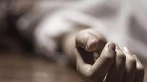 கொடைக்கானல்: சிறுமி உயிரிழந்த மலைகிராம நடுநிலை பள்ளி ஆசிரியர்கள் கூண்டோடு இடமாற்றம்