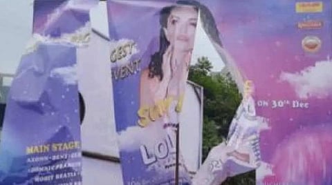 சன்னி லியோன் பேனரை கிழித்த 23 பேர் மீது வழக்குப்பதிவு