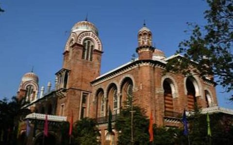 ஒரு காலத்தில் புகழ்பெற்ற சென்னை பல்கலைக்கழகம் இன்று அதன் பெயரை இழந்து வருகிறது: உயர் நீதிமன்ற நீதிபதிகள் வேதனை