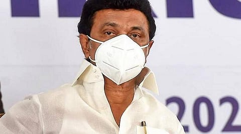 சென்னை அண்ணாசாலை உள்ளிட்ட பல்வேறு பகுதிகளில் மக்களுக்கு முகக்கவசம் வழங்கி முதல்வர் விழிப்புணர்வு: கரோனா தடுப்பு நடவடிக்கைகளுக்கு ஒத்துழைப்பு அளிக்க வேண்டுகோள்