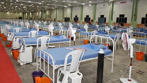 சென்னை வர்த்தக மையத்தில் அமைக்கப்பட்டுள்ள கோவிட் சிகிச்சை மையம்.