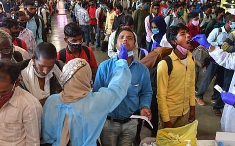 இந்தியாவில் புதிதாக 58,097 பேருக்கு கரோனா: 2,135 பேருக்கு ஒமைக்ரான் தொற்று உறுதி