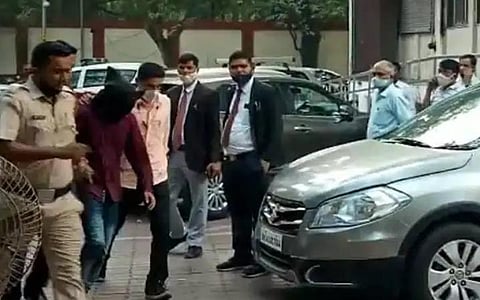 'நேபாளத்தில் இருந்து கட்டளை' - 'புல்லி பாய்' செயலி வழக்கில் இளம்பெண் உள்பட மூவர் இதுவரை கைது