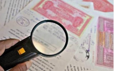 தேவகோட்டை அருகே ஆள்மாறாட்டம் செய்து போலி பத்திரப்பதிவு: கணவர், மனைவி உட்பட 4 பேர் மீது வழக்கு