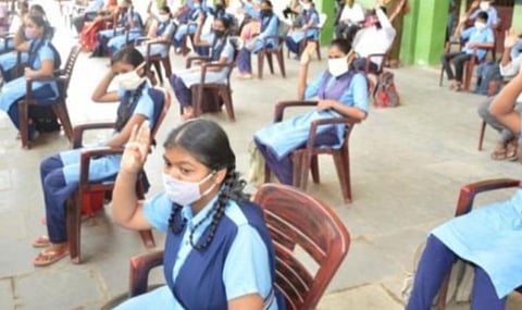 புதுச்சேரி கல்வித் துறையே முதல் முறையாக பள்ளிகளில் திருப்புதல் தேர்வுக்கு வினாத்தாள்களை தயார் செய்கிறது: அமைச்சர்