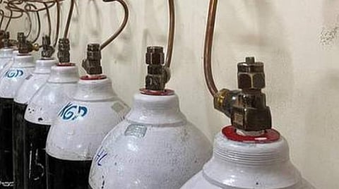 தேவையான அளவு ஆக்ஸிஜன் இருப்பு: தமிழக அதிகாரிகளுக்கு மத்திய அமைச்சர் அறிவுறுத்தல்