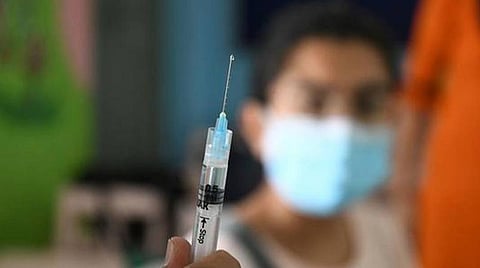 பூஸ்டர் தடுப்பூசிக்கு பதிவு செய்வதாக கூறி வங்கிக் கணக்கில் பணத்தை நூதனமாக திருடும் கும்பல்