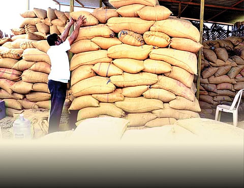 கொள்முதல் முன்பதிவு: விவசாயிகளை ஏன் அலைக்கழிக்கிறீர்கள்?