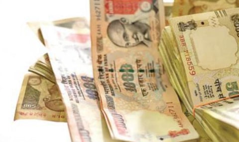 வருமான வரி அதிகாரிகள் போல் நடித்து தொழிலதிபரிடம் நூதன முறையில் ரூ.20 லட்சம் பறிப்பு