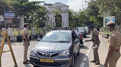 தமிழக ஊரடங்கால் புதுச்சேரியில் காணும் பொங்கலில் களையிழந்த சுற்றுலா தலங்கள் செய்தி | படங்கள்- செ. ஞானபிரகாஷ்