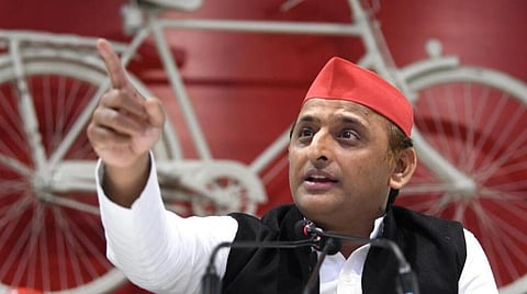 சமாஜ்வாதிக்கு மட்டும்தான் கட்டுப்பாடா, பாஜகவுக்கு இல்லையா? - தேர்தல் ஆணையத்துக்கு அகிலேஷ் கேள்வி