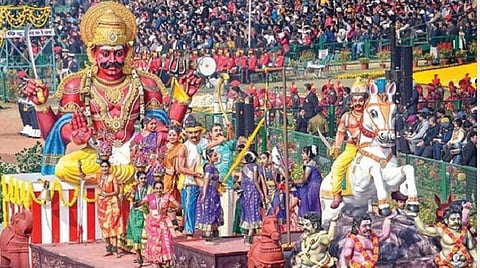 டெல்லியில் 2020-ல் நடைபெற்ற குடியரசு தின விழாவில் தமிழகத்தின் அய்யனார் சிலையுடன் கூடிய அலங்கார ஊர்தி கம்பீரமாக வலம் வந்து அனைவரின் கவனத்தையும் ஈர்த்தது. | கோப்புப் படம்.