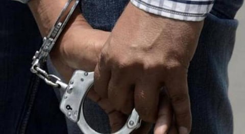 அரக்கோணம்: மதுபானங்களை பதுக்கி விற்ற நபர் கைது