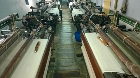 கோவை, திருப்பூரில் 13-வது நாளாக தொடர்ந்த விசைத்தறியாளர்கள் வேலைநிறுத்தத்தால் ரூ.700 கோடிக்கு துணி உற்பத்தி பாதிப்பு