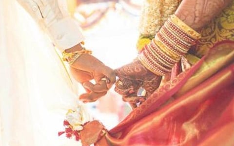 திருமண வரவேற்பில் மணமகள் நடனம் ஆடிய விவகாரம்: வரதட்சணை கேட்டதால் மணமகனை மாற்றியதாக பெண் புகார்