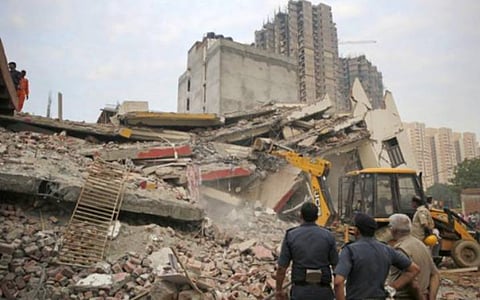 நொய்டாவில் விதி மீறி கட்டிய அடுக்கு மாடிக் குடியிருப்பில் வீடு வாங்கியவர்களுக்கு பணம் தரவேண்டும்: சூப்பர்டெக் நிறுவனத்துக்கு உச்ச நீதிமன்றம் உத்தரவு