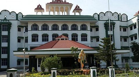 வழக்கு தொடர்வதிலும் ஆள்மாறாட்டமா?