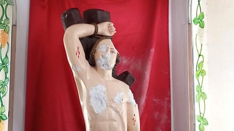 கோவை: செபஸ்தியார் சிலை உடைக்கப்பட்ட வழக்கில் மாணவர் உட்பட இருவர் கைது