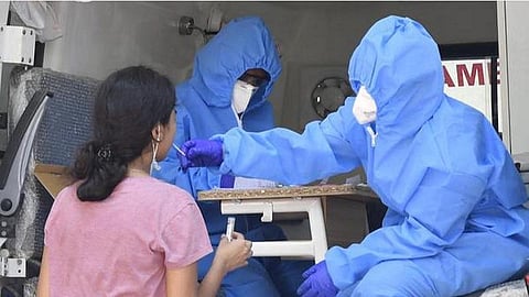 இந்தியாவில் கரோனா பாசிடிவிட்டி விகிதம் 15.8% ஆகக் குறைவு: புதிதாக 2.51 லட்சம் பேருக்கு தொற்று