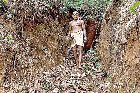 மலையை குடைந்த மகாலிங்க நாயக்.