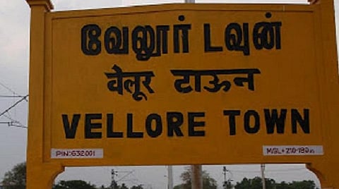 அண்ணா சிலையின் பூட்டு உடைப்பு வேலூரில் திமுகவினரால் சர்ச்சை?