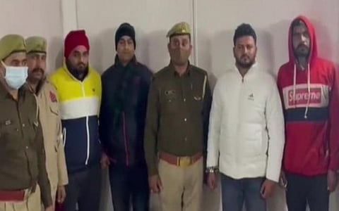 இந்து விரோத விமர்சனங்களால் ஒவைசி வாகனத்தைச் சுட்டோம்: கைதானவர்கள் போலீஸில் வாக்குமூலம்