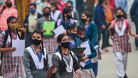 பள்ளி, கல்லூரிகள் திறப்பு; 100% ஊழியர்களுக்கு அனுமதி: கரோனா பரவல் குறைந்ததால் டெல்லியில் தளர்வுகள் அறிவிப்பு