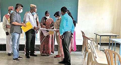 அரக்கோணம் கிருஷ்ணா பொறியியல் கல்லூரியில் அமைக்கப்படும் வாக்கு எண்ணும் மையத்தில் முன்னேற்பாடு பணிகளை தேர்தல் பொது பார்வையாளர் வளர்மதி நேற்று ஆய்வு செய்தார். அருகில், மாவட்ட ஆட்சியர் பாஸ்கர பாண்டியன், எஸ்.பி., டாக்டர் தீபா சத்யன் உள்ளிட்டோர்.