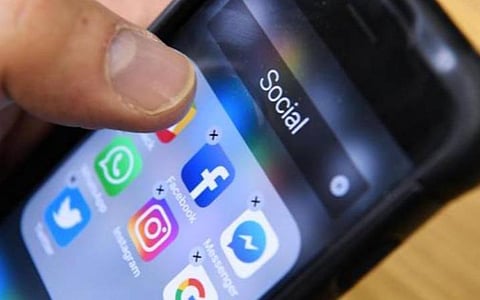 ஒருமித்த கருத்து ஏற்பட்டால் சமூக வலைதளங்கள் மீது கூடுதல் கட்டுப்பாடுகள்: மத்திய அமைச்சர் அஸ்வினி வைஷ்ணவ் தகவல்